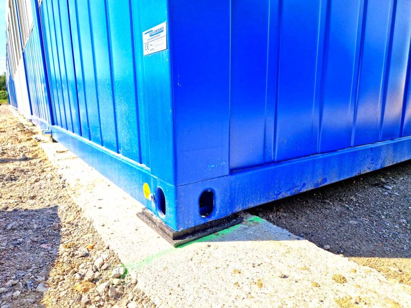 Druckstabile Nivellierplatten zum Höhenausgleich für Containeranlagen und Raumsysteme