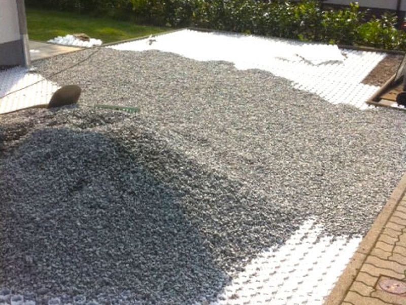 Anlegen einer Kiesfläche im Vorgarten für Parkplätze mit dem Kiesgitter KG30