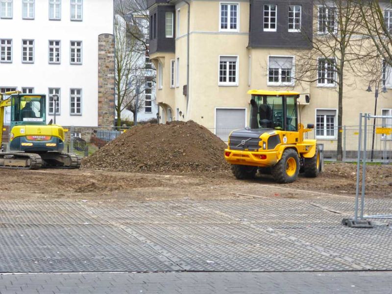 Mobile Baustraße als Pflasterschutz in der Fußgängerzone in Gießen
