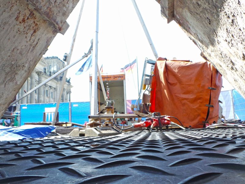 Mobile Baustraße vor dem Bundestag in Berlin