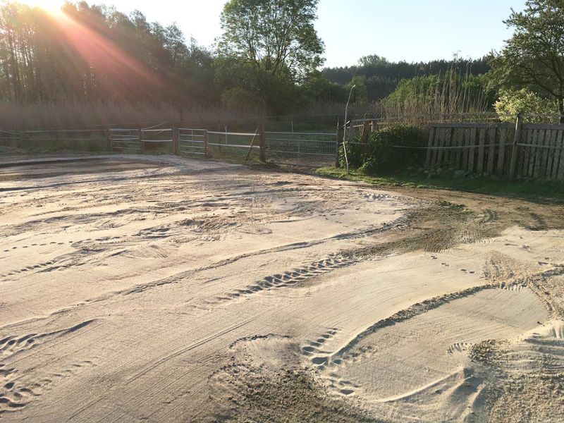 Sie haben ein Paddock, Offenstall, Futterplatz & möchten diesen ohne Erdarbeiten & Unterbau schnell, einfach & maximal befestigen? Klingt wie ein Traum? Hier sehen Sie wie es geht...