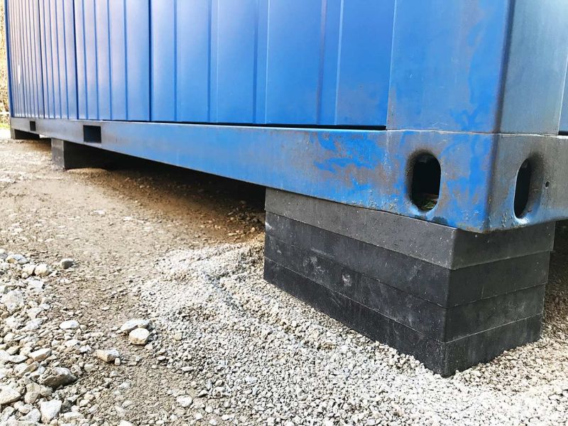 Unterlegplatten für Bürocontainer zum nivellieren und ausgleichen unterschiedlicher Höhen