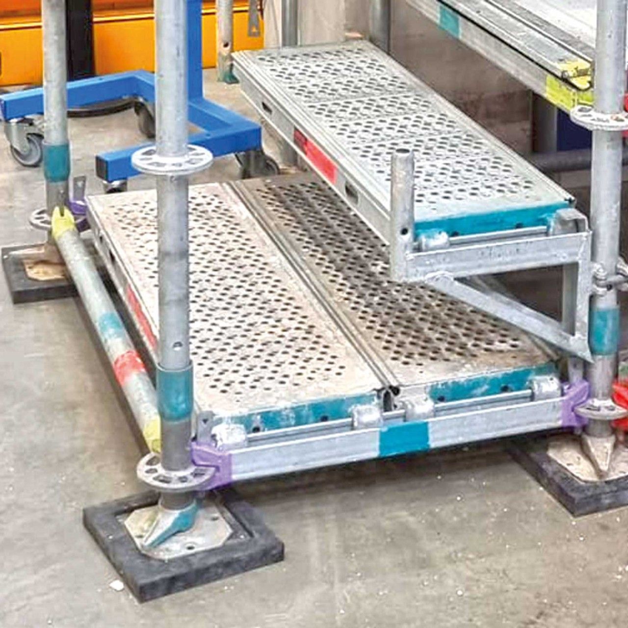 Unterlage aus Kunststoff für Spindelfüße und Gerüstfüße im Gerüstbau und Bühnenbau