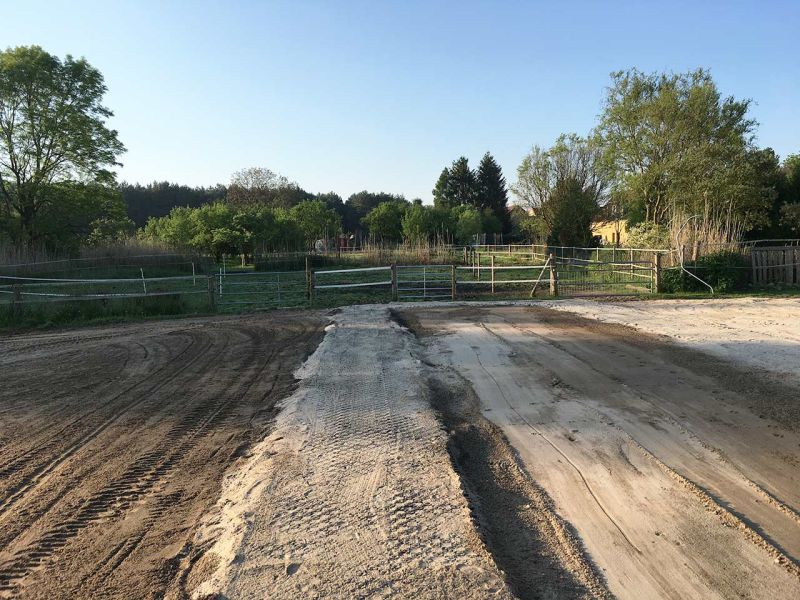 Sie haben ein Paddock, Offenstall, Futterplatz & möchten diesen ohne Erdarbeiten & Unterbau schnell, einfach & maximal befestigen? Klingt wie ein Traum? Hier sehen Sie wie es geht...