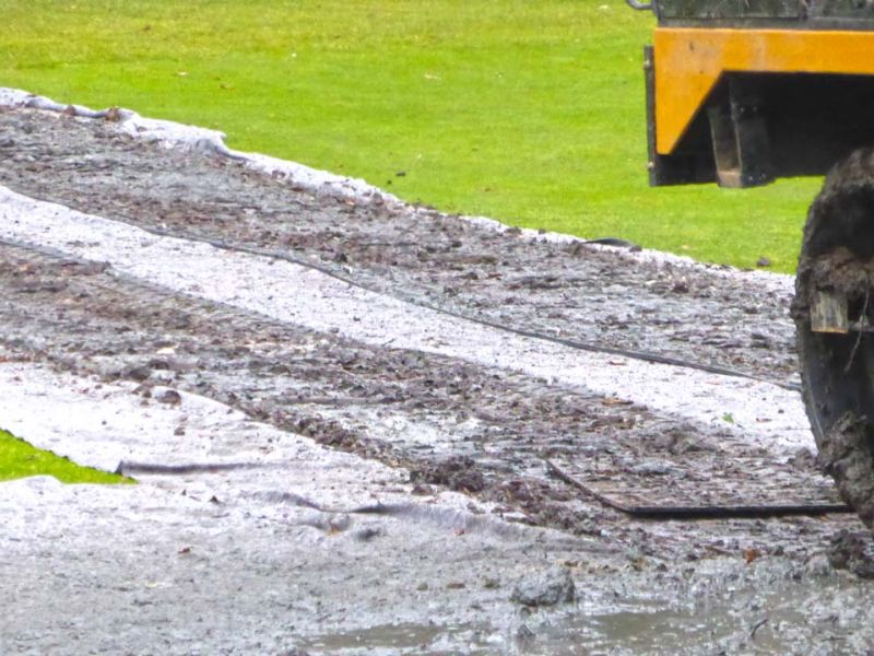 Mobile Baustraße als Bodenschutz bei Kettenfahrzeugen