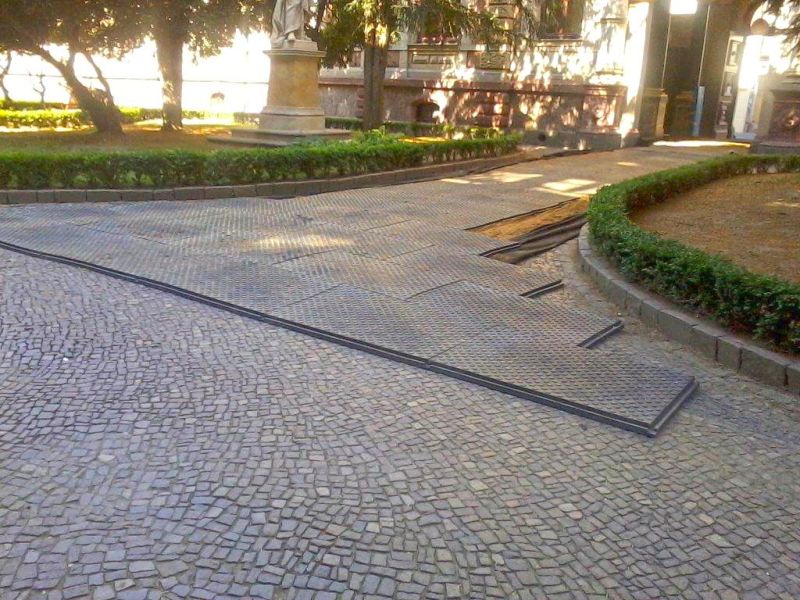 Bodenmatte BM44 zum Schutz eines Kopfsteinpflaster und Mosaik