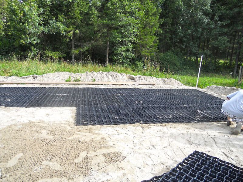 Verlegung des Bodengitter BG50 für die Herstellung eines neuen Reitplatz