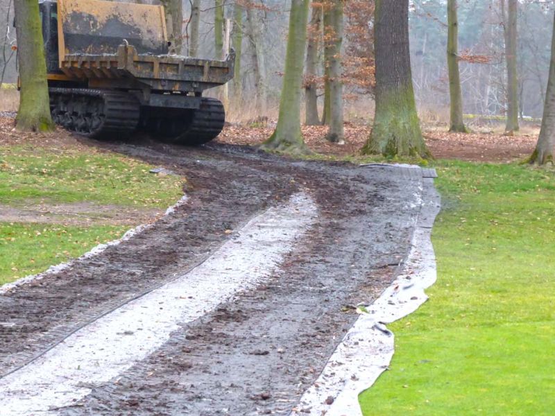 Mobile Baustraße als Bodenschutz bei Kettenfahrzeugen