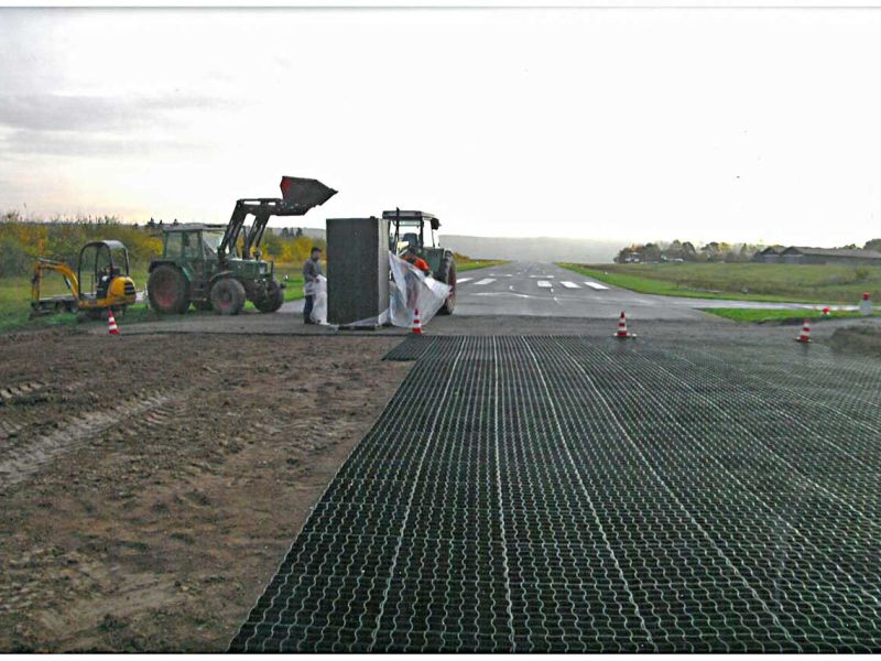 Verlängerung der Auslaufzone einer Flugplatz Landebahn mit dem Bodengitter BG50