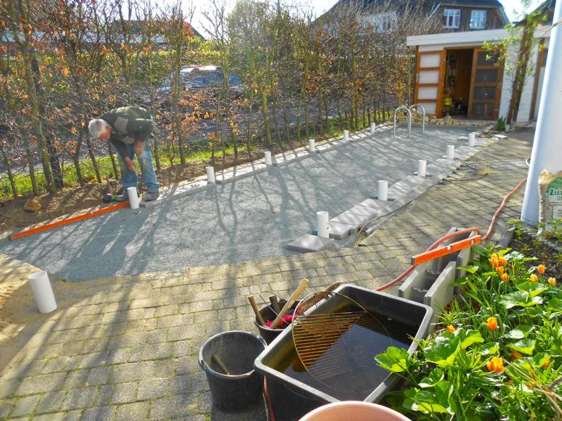 Anlegen einer stabilisierten Hof und PKW Stellfläche mit den Kieswaben KW50