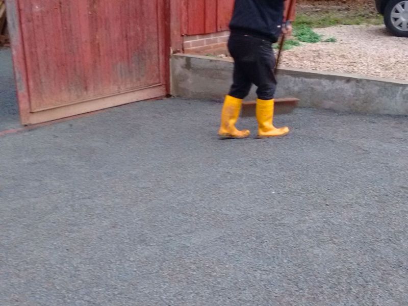 Bodenstabilisierung und Bodenbefestigung eines Hof mit dem Bodengitter BG50