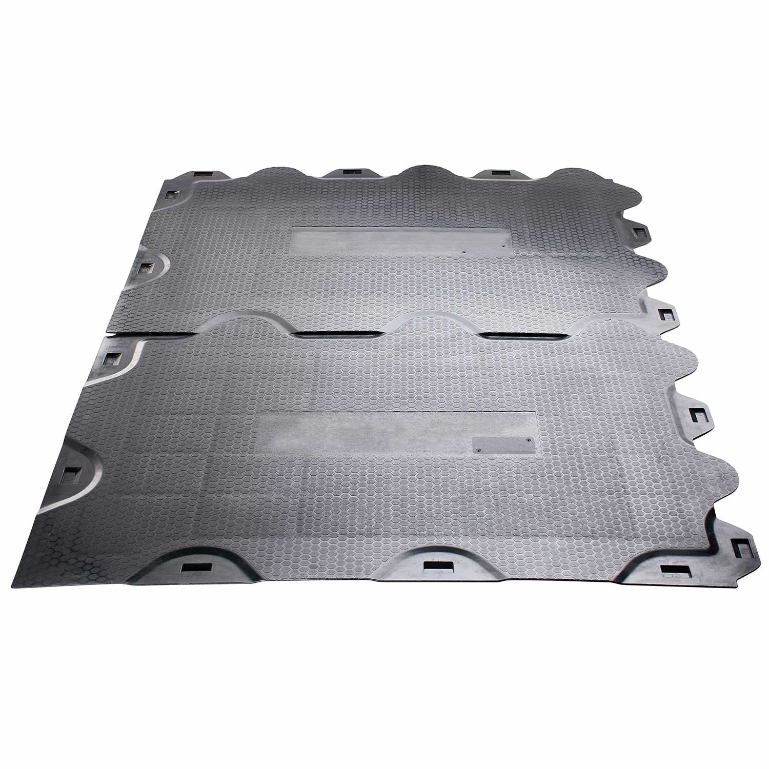 Zwei miteinander verbundene Scobaplate Bodenschutzplatten.
