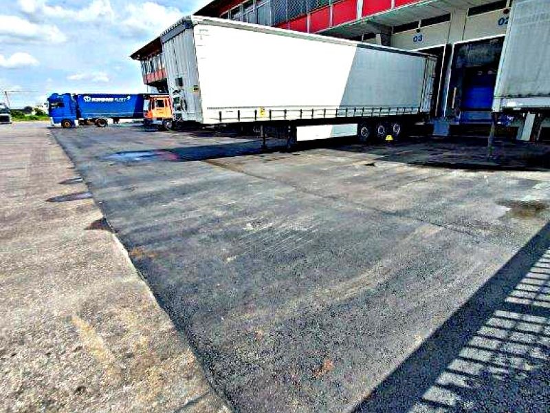 Lastverteilplatten statt Asphalt als dauerhaft druckstabiler Untergrund für die Stützen von Wechselbrücken
