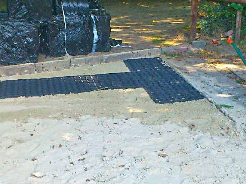 Verlegung des Bodengitter BG30 ohne Unterbau für ein Pferde Paddock / Offenstall