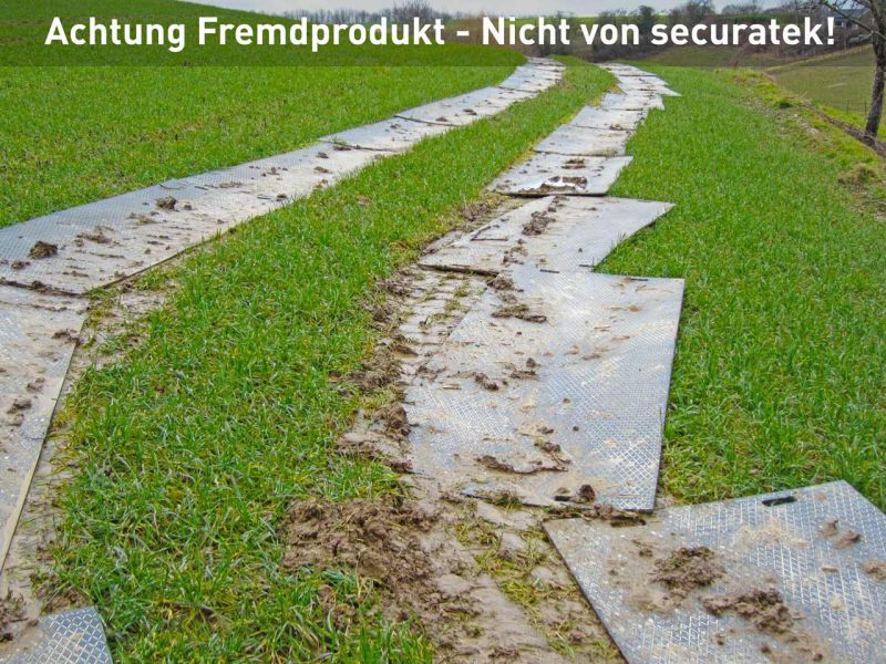 Fahrstrasse für geologische Bohrungen im Gelände mit Bodenschutzplatten