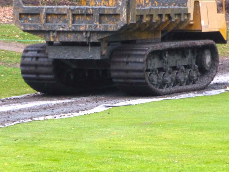 Mobile Baustraße als Bodenschutz bei Kettenfahrzeugen