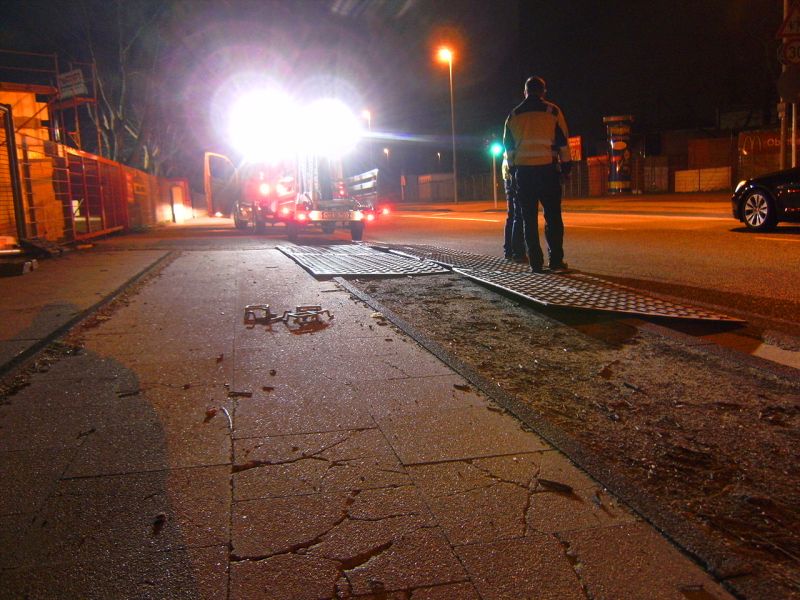 s:tek Bodenschutzplatten, MaxiTrack Schwerlast Fahrplatte und x:tek Fahrplatten aus Kunststoff für Begleitfahrzeuge im Schwertransport