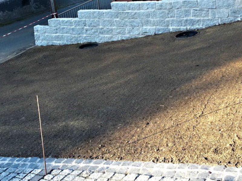 Herstellen eines unversiegelten Hof mit dem Bodengitter BG50