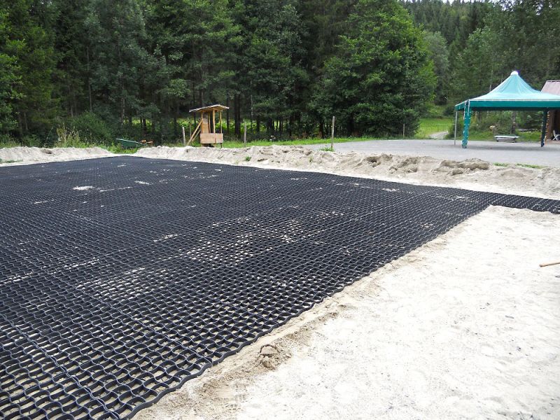 Verlegung des Bodengitter BG50 für die Herstellung eines neuen Reitplatz