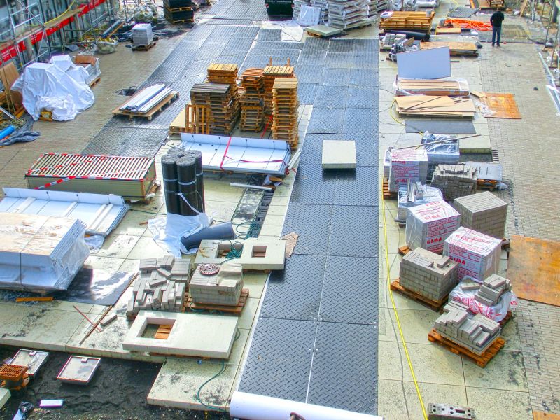 Bodenschutzplatten zum Schutz des Pflasters – Neubau in Bad Vilbel