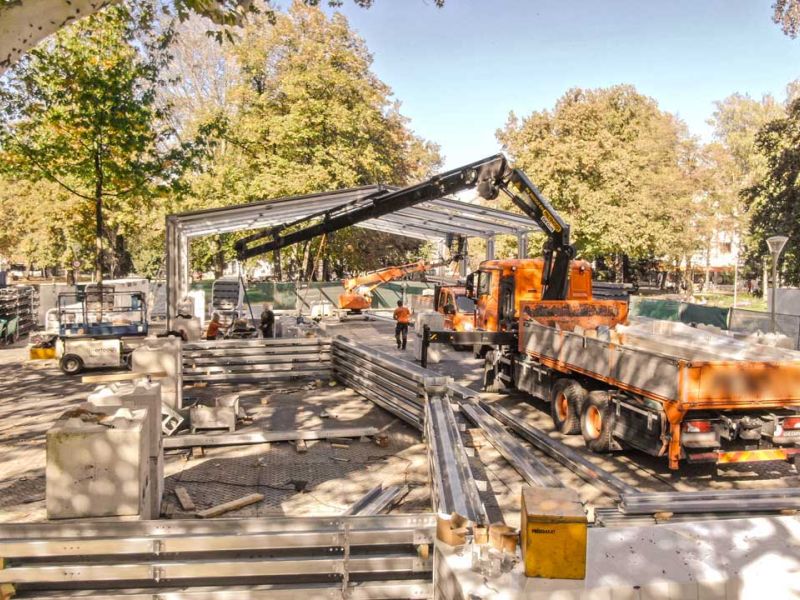 Lastverteilende Bodenschutzplatten als tragfähiger Unterboden zur Errichtung einer temporär genutzten Stahlhalle als Eventzelt