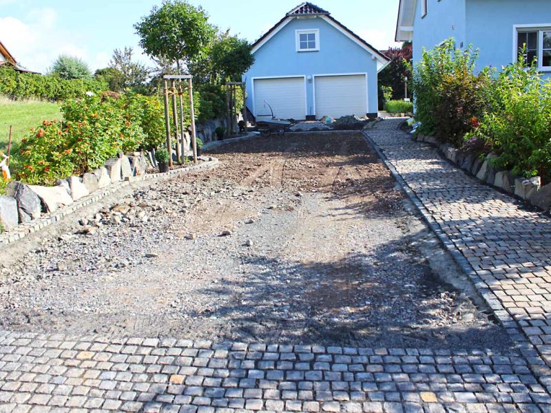 Kiestabilisierung eines neu angelegten Hof und Einfahrt mit dem Kiesgitter KG30