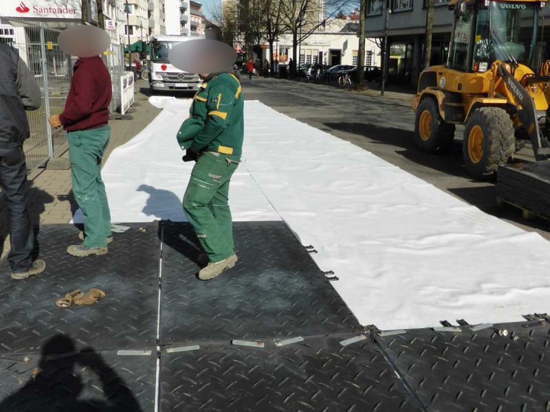 Baustrasse Pflasterschutz Fussgaengerzone Giessen 41 referenz