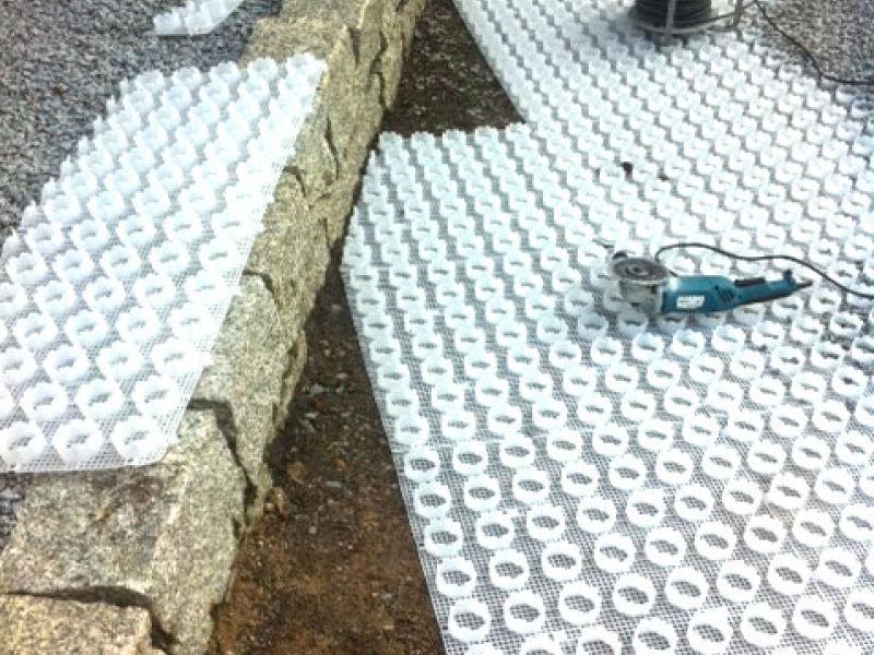 Anlegen einer Kiesfläche im Vorgarten für Parkplätze mit dem Kiesgitter KG30