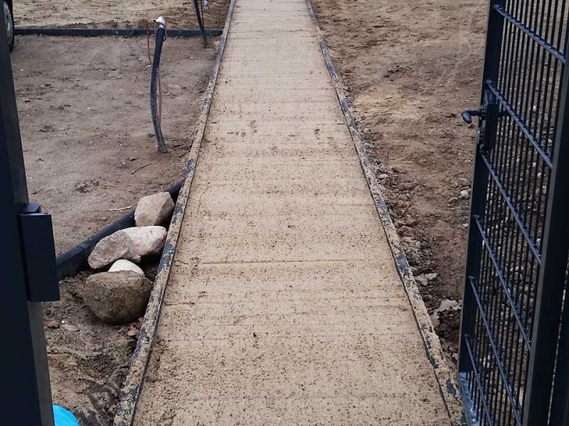 Hauseingang & Hofeinfahrt in Kieswege umgestalten mit den Kieswaben KW30