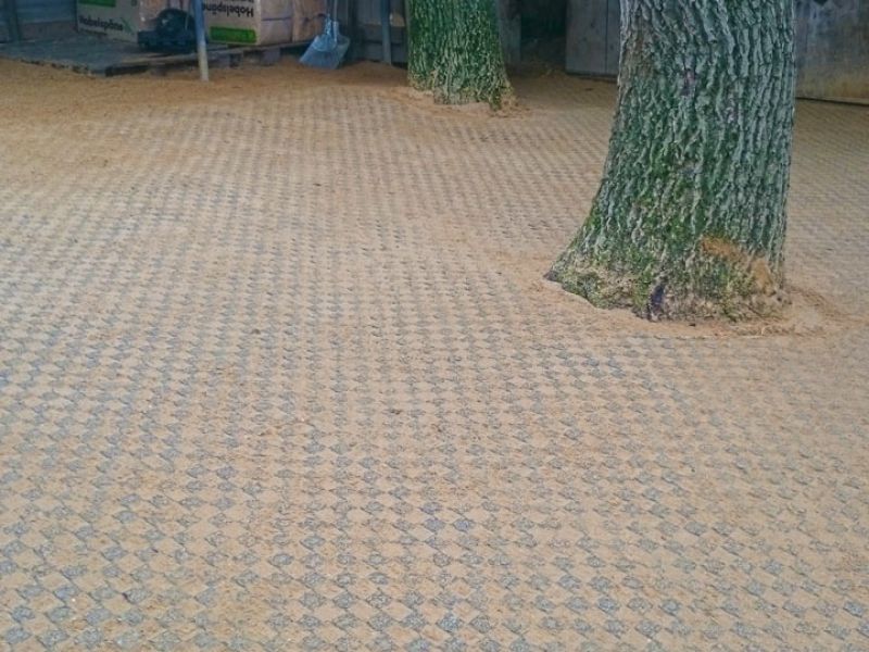 Offenstall und Boden befestigen mit Paddockplatte PP60