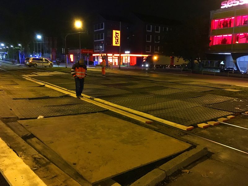 Zu schwer gibt´s nicht – s:tek 48 Bodenschutzplatten als Schutz des Untergrunds bei einem Schwertransport