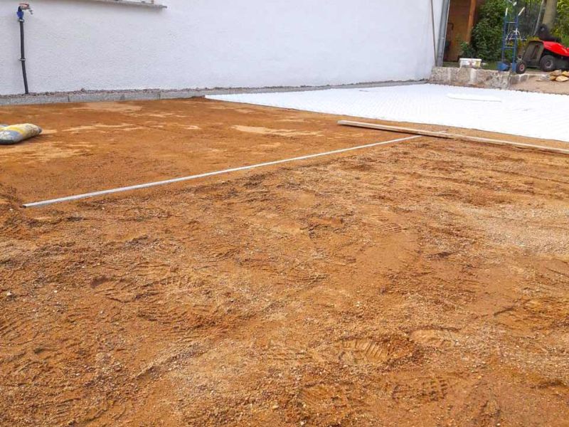 Sie möchten eine Kiesfläche als Stellplatz für ihren PKW anlegen ohne das Spurrillen durch die Befahrung entstehen? Wir empfehlen das Premium Kiesgitter KG30!