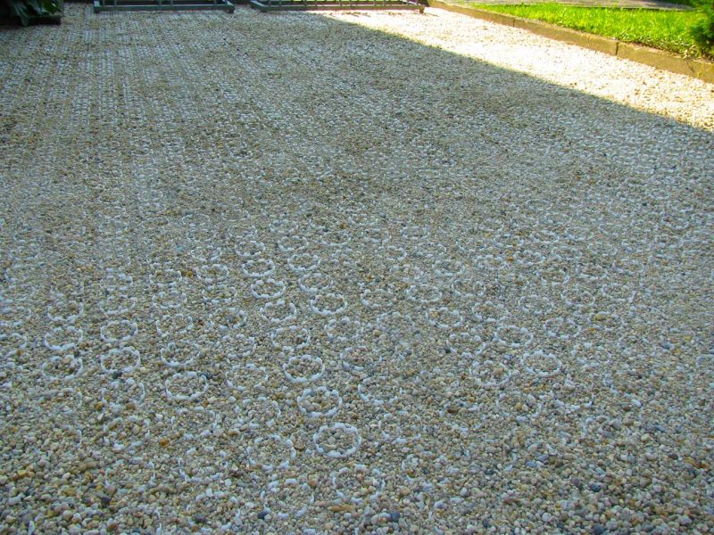 Verlegung des Kiesgitter KG30 zur unversiegelten Befestigung eines Hof