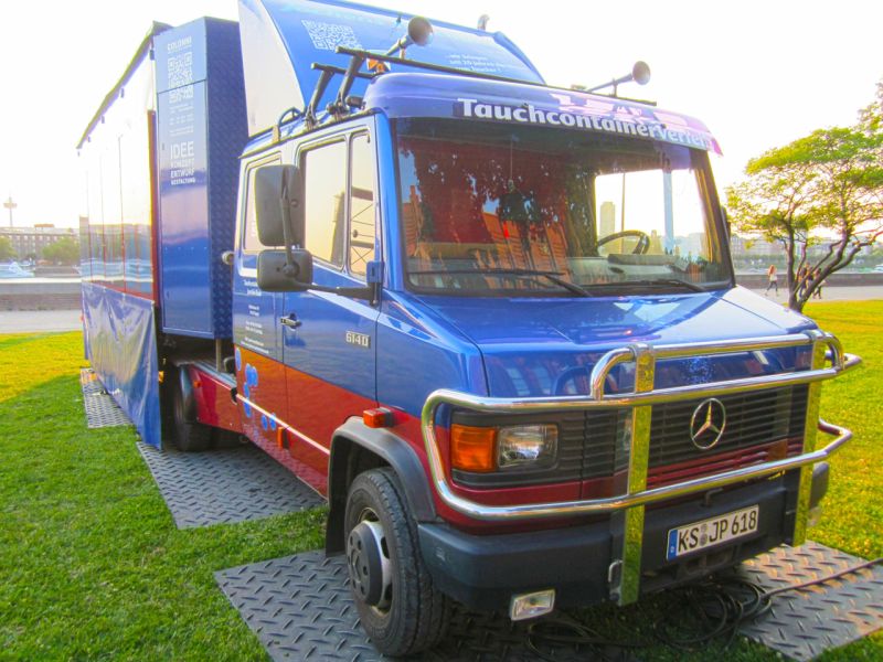 Fahrplatten für einen Tauchtruck auf dem RTL Gelände in Köln