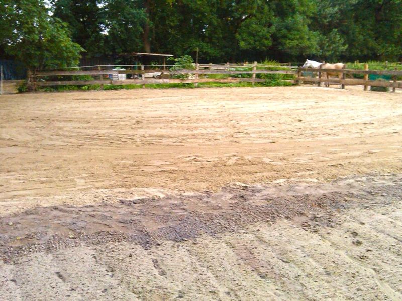 Anfertigen eines wasserdurchlässigen Reitplatz mit dem Bodengitter BG30