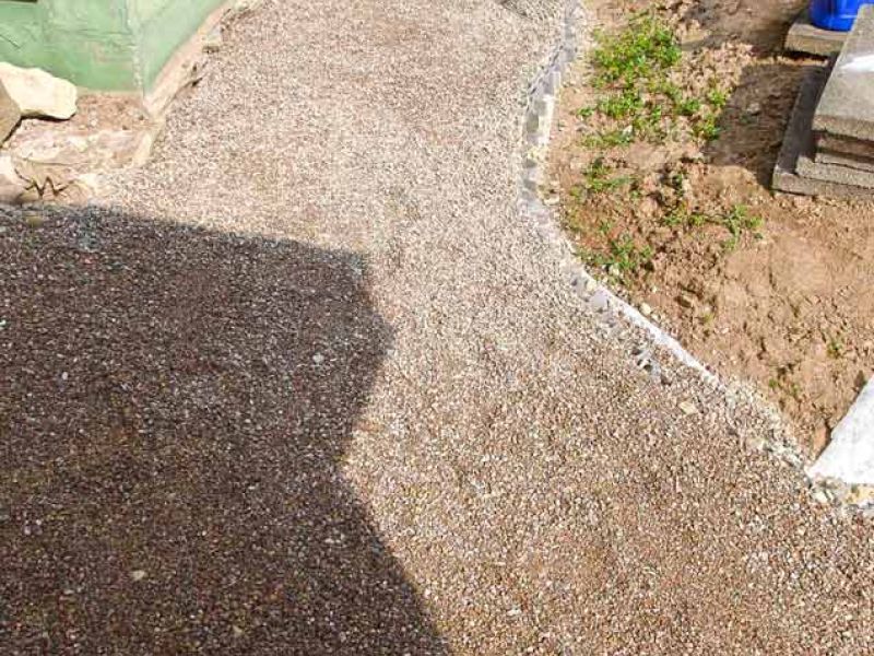 Herstellen eines befestigten Kiesweg mit den Kieswaben KW50