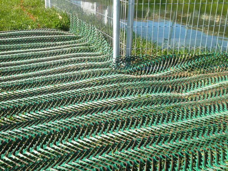 Rasennetz als Rasenschutz für eine Hühnerweide bzw. Hühnerauslauf