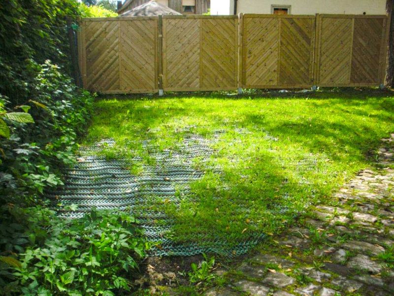 Dauerhafte Rasenverstärkung eines Pfarrgarten für Feste und Feierlichkeiten