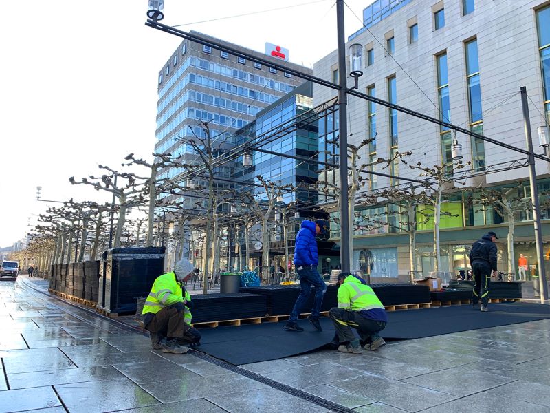 Verlegen von x:tek46 Fahrplatten auf der Zeil in Frankfurt