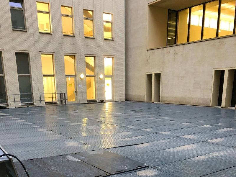 Herstellung einer temporären Arbeitsplattform für ein Ingenieursprojekt mit der e:tek PRO Fahrplatte