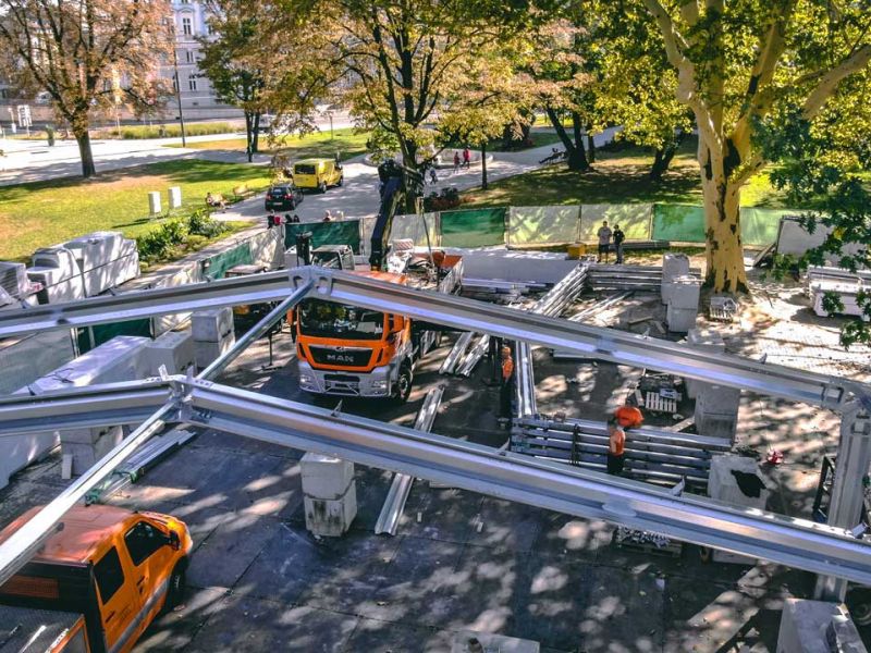 Lastverteilende Bodenschutzplatten als tragfähiger Unterboden zur Errichtung einer temporär genutzten Stahlhalle als Eventzelt