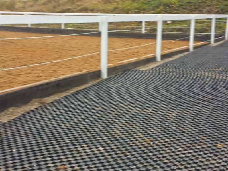 Paddockplatten ohne Unterbau selber verlegen - Paddocks ohne Matsch
