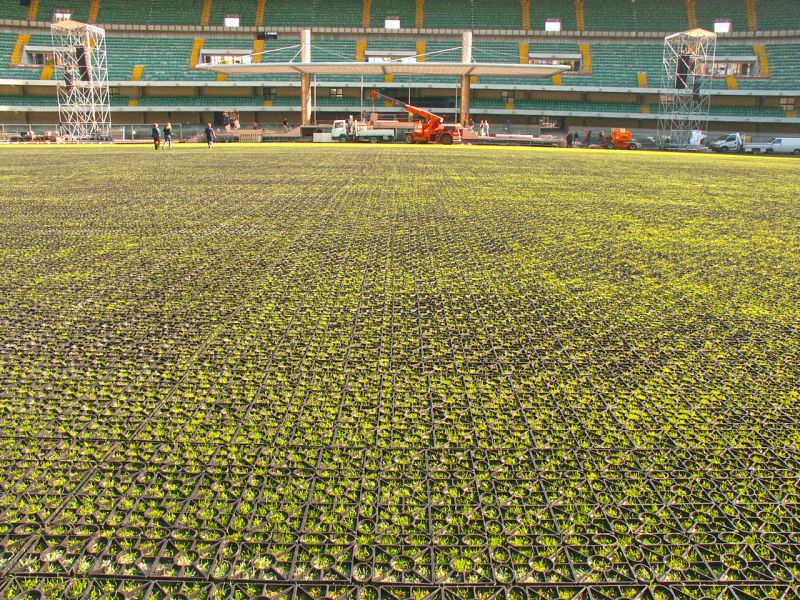 Rasenschutz für ein Event im Fussballstadion mit dem Rasengitter RG24