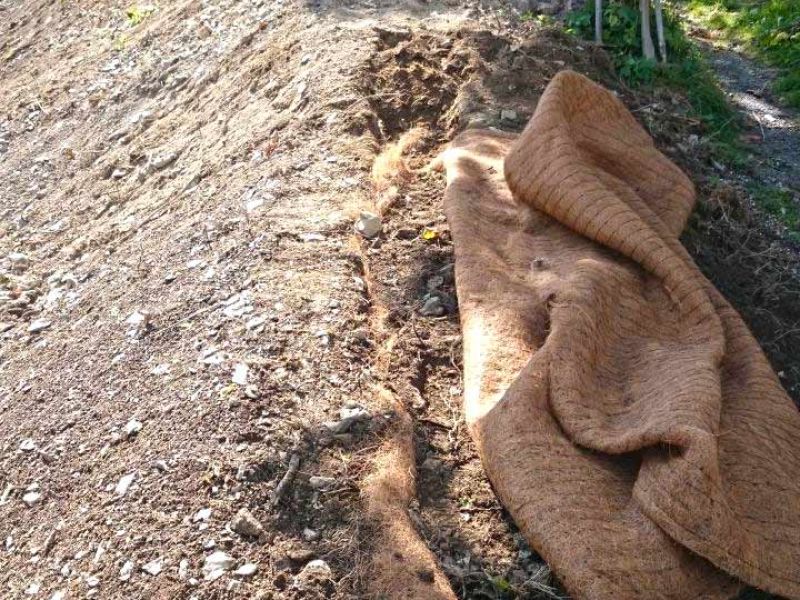 Hang- und Mauer sichern mit der Böschungsmatte Kokos BMK350