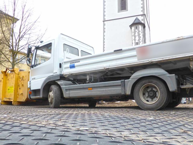 Mobile Baustraße als Pflasterschutz in der Fußgängerzone in Gießen