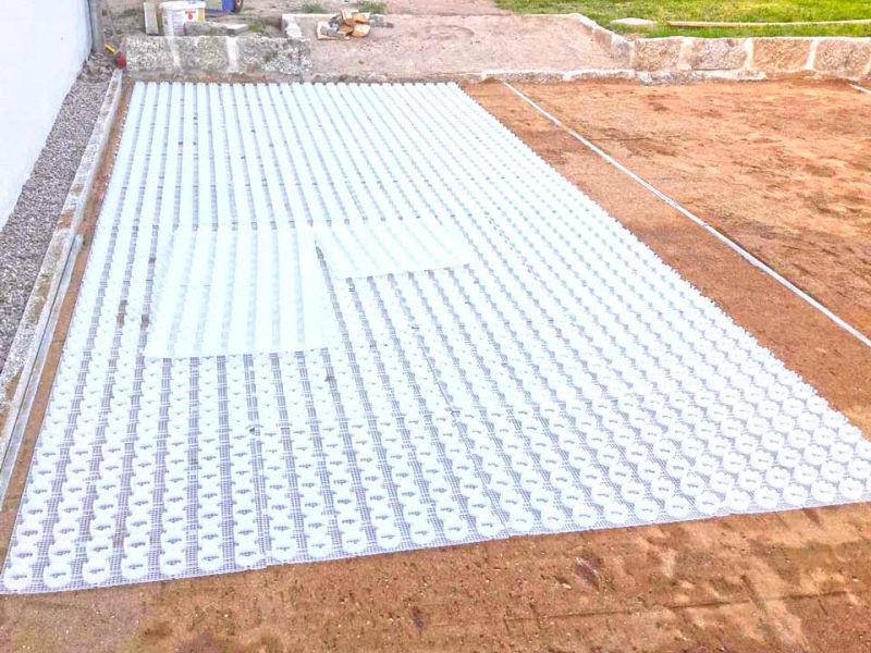 Sie möchten eine Kiesfläche als Stellplatz für ihren PKW anlegen ohne das Spurrillen durch die Befahrung entstehen? Wir empfehlen das Premium Kiesgitter KG30!