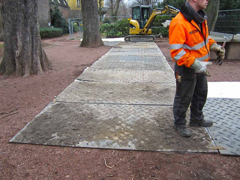 Sanierung einer Deichanlage - Wurzelschutz / Baumwurzelschutz