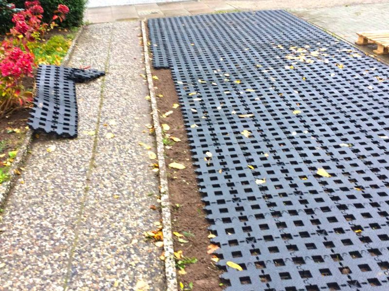 Umwandlung einer Pflanzfläche zu einem PKW Stellplatz aus Rasengittersteinen