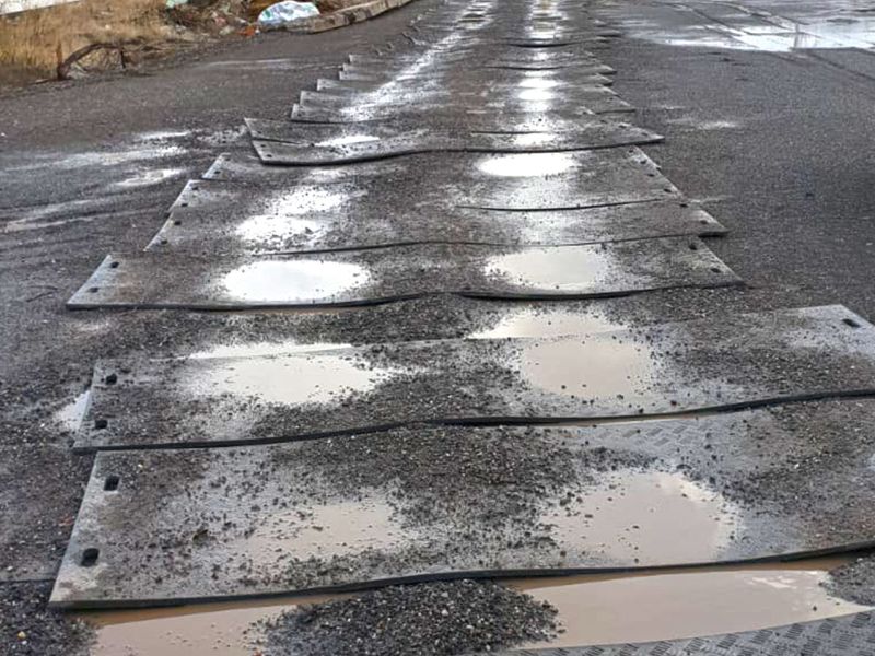 Temporäre Lagerfläche zum befahren mit Transportfahrzeugen mit den e:tek PRO Langen Fahrplatten