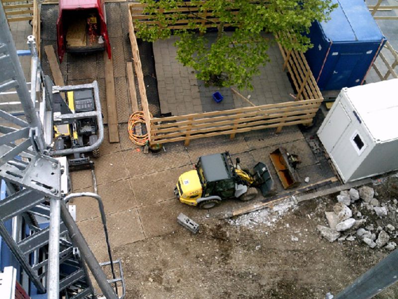 Temporäre Arbeitsplattform im innerstädtischen Bereich mit der s:tek 48